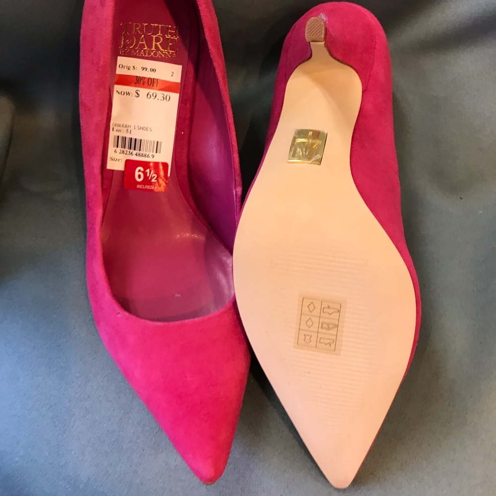 NIB truth or dare by Madonna fuscia suede 6 1/2